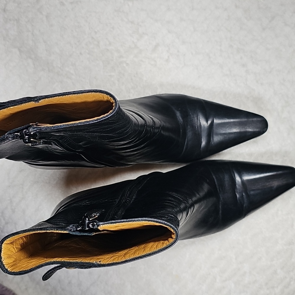 Vintage Gucci All Leather Side Ziper Tall black Bootie